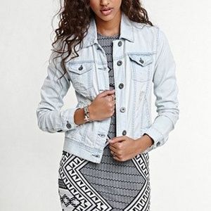 URBAN OUTFITTERS - BULLHEAD distressed Jean jacket